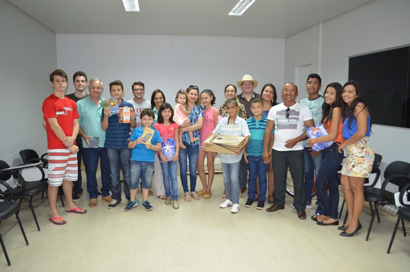 RISA entrega prêmios do projeto Semeando a Educação